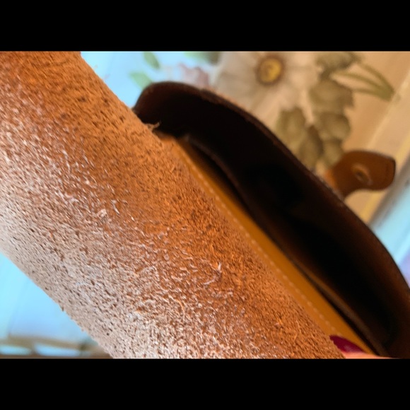 Dooney and Bourke crossbody - Picture 4 of 6